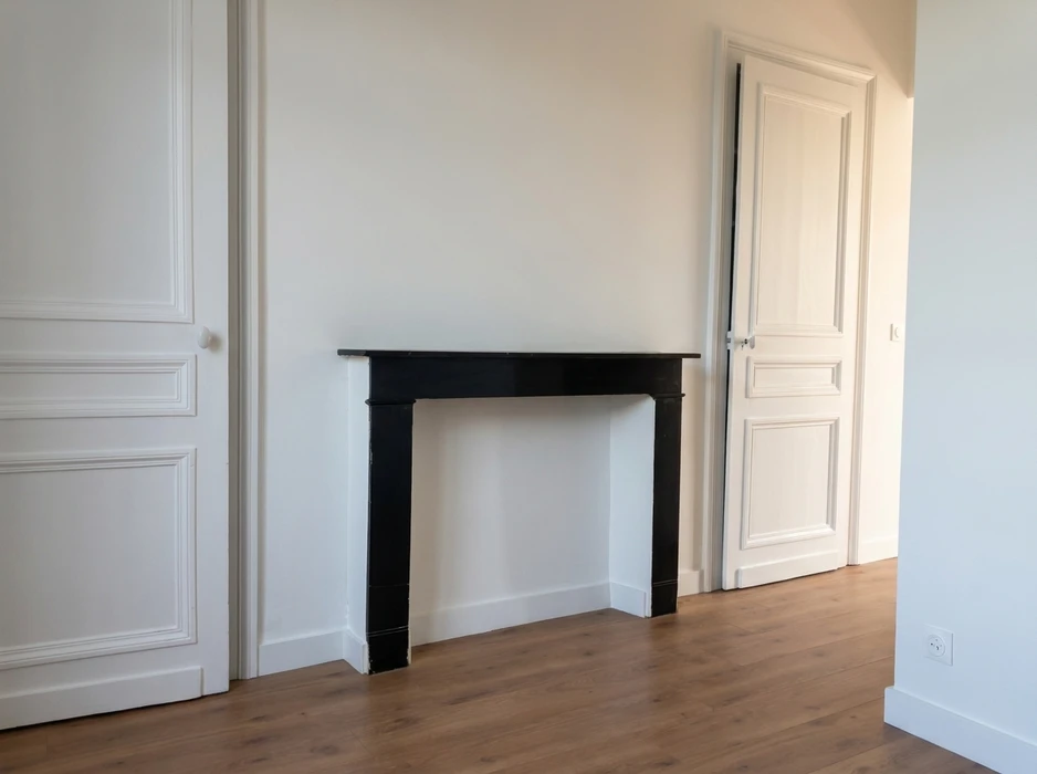 Salle de bains moderne avec double vasque encastrée sur meuble suspendu en bois foncé à 4 tiroirs, plan vasque en résine blanche